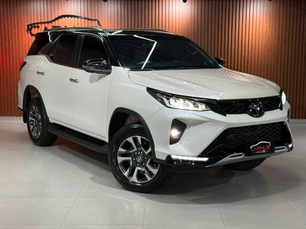 Foto numero 1 do veiculo Toyota Hilux SW4  - Branca - 2022/2022
