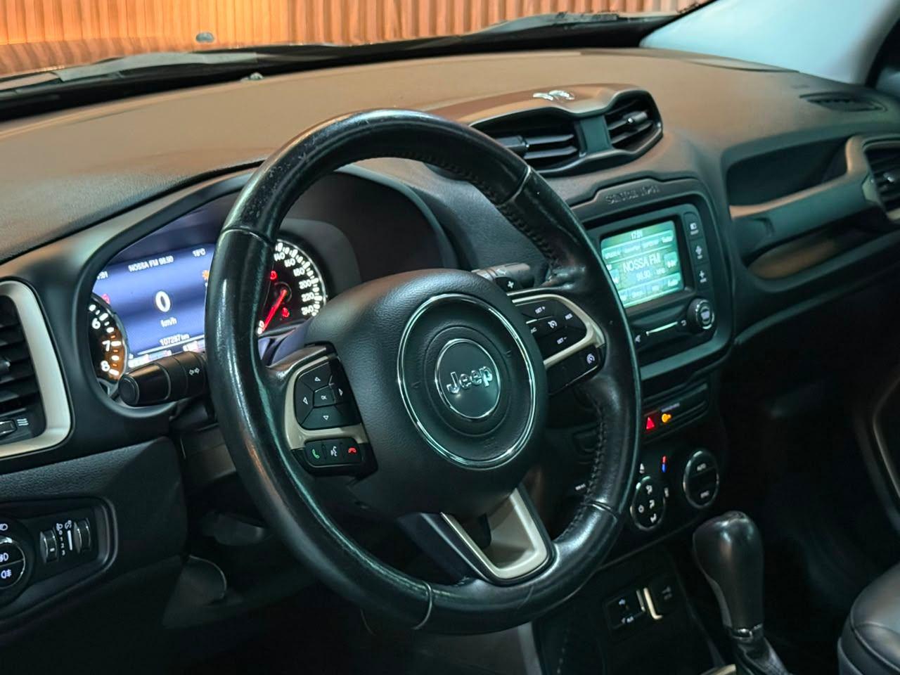 Foto numero 3 do veiculo Jeep Renegade Longitude 1.8 4x2 Flex 16V Aut.  - Preta - 2015/2016