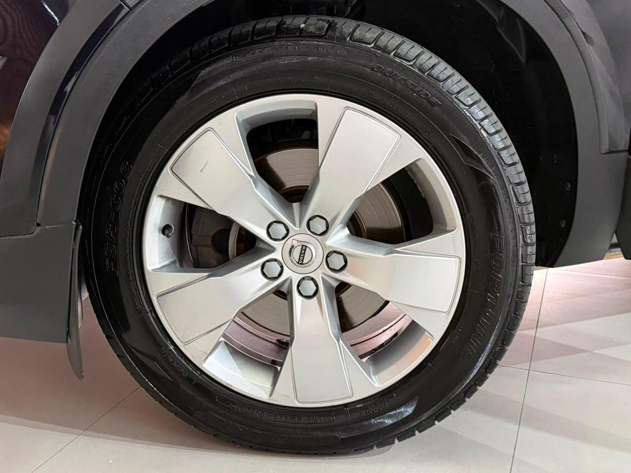 Foto numero 16 do veiculo Volvo XC40 T-4 2.0 190cv FWD  - Preta - 2018/2019