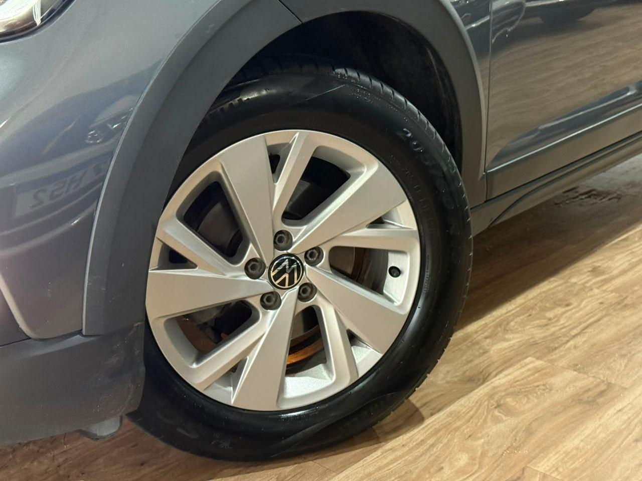 Foto numero 15 do veiculo Volkswagen Nivus Comfortline 1.0 200 TSI Flex Aut.  - Cinza - 2023/2024