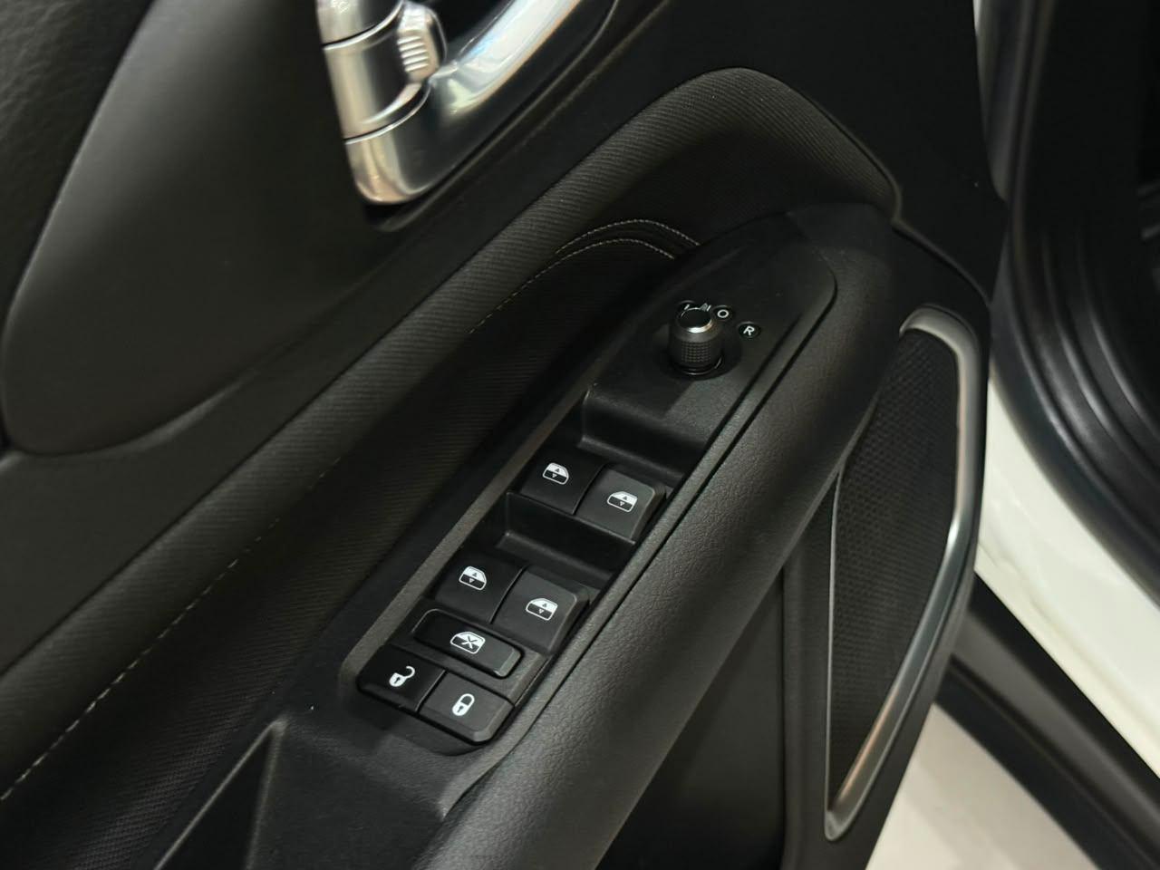 Foto numero 10 do veiculo Jeep Compass SPORT T270 1.3 TB 4x2 Flex Aut.  - Branca - 2025/2026