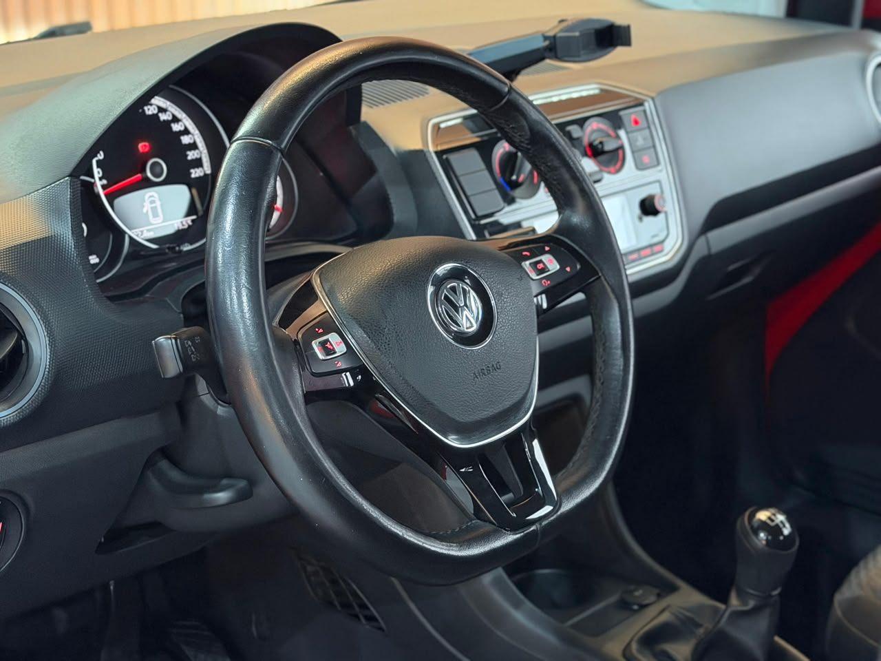 Foto numero 4 do veiculo Volkswagen Up move 1.0 TSI Total Flex 12V 5p - Vermelha - 2017/2018