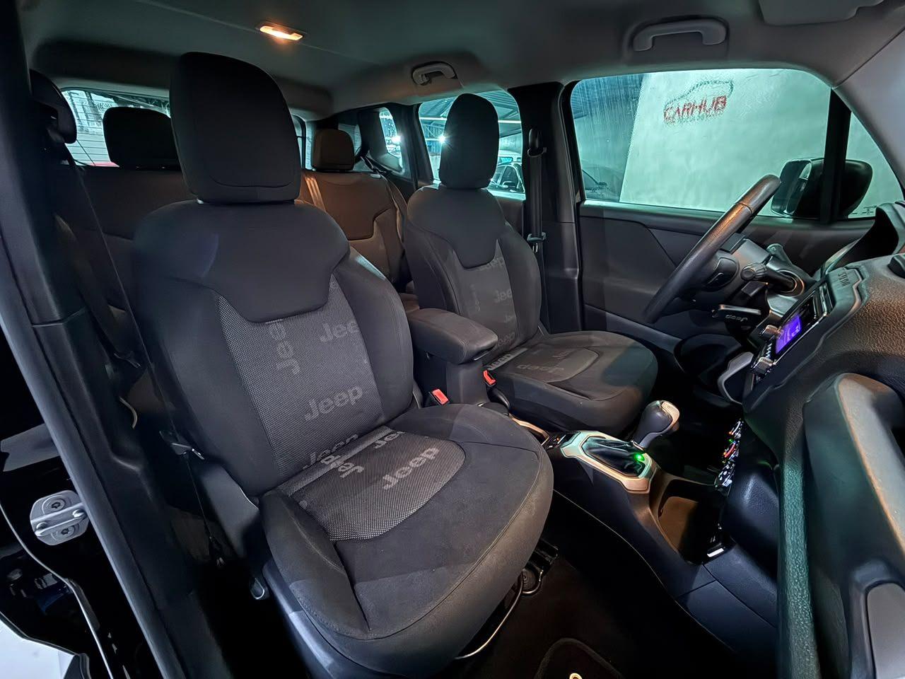 Foto numero 14 do veiculo Jeep Renegade Sport 1.8 4x2 Flex 16V Aut. - Preta - 2015/2016