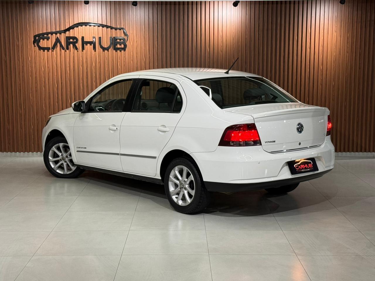 Foto numero 2 do veiculo Volkswagen Voyage COMF/Highli. 1.6 T.Flex 8V 4p  - Branca - 2011/2012