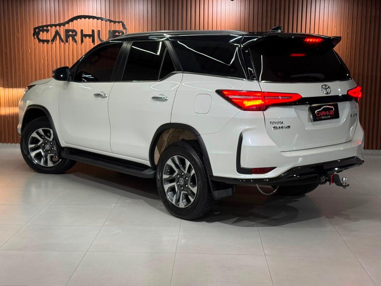 Foto numero 2 do veiculo Toyota Hilux SW4  - Branca - 2022/2022