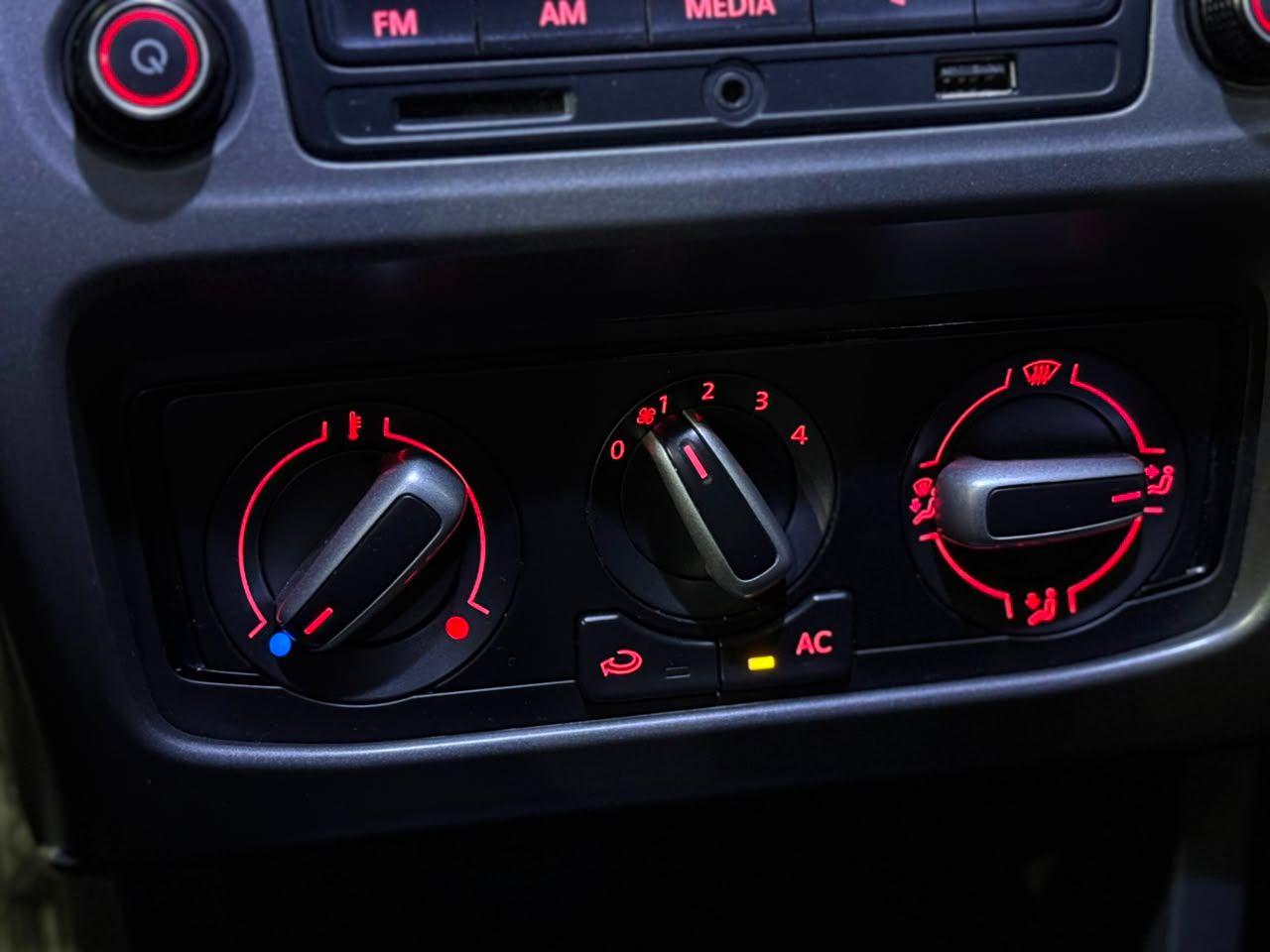 Foto numero 7 do veiculo Volkswagen Fox Trendline 1.0 Flex 8V 5p - Vermelha - 2015/2015