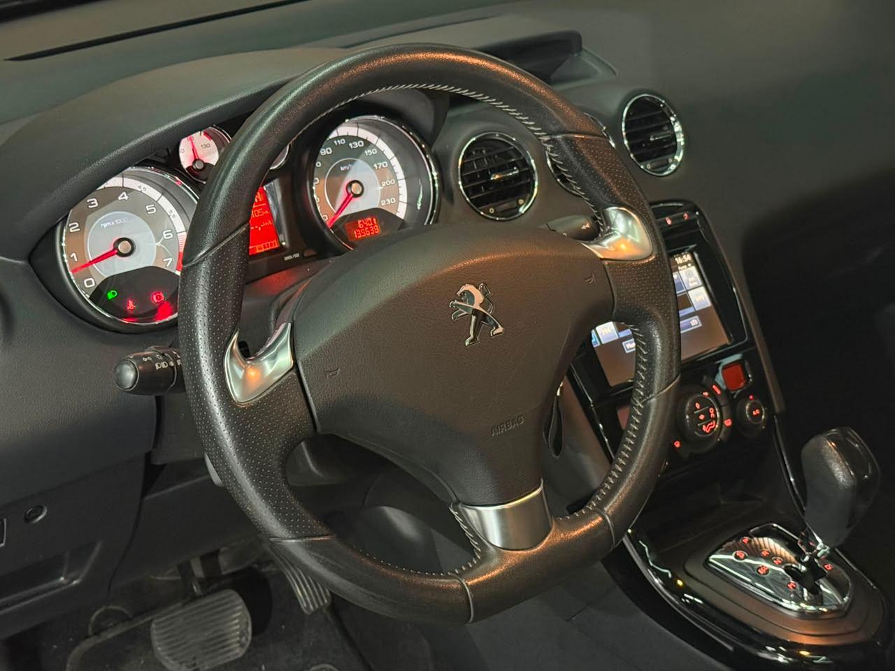 Foto numero 4 do veiculo Peugeot 308 Griffe 1.6 Turbo Flex 16V 5p Aut.  - Prata - 2016/2017