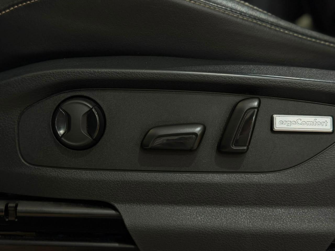 Foto numero 10 do veiculo Volkswagen Amarok /VW  V6 EXTR AC4 - Branca - 2018/2019