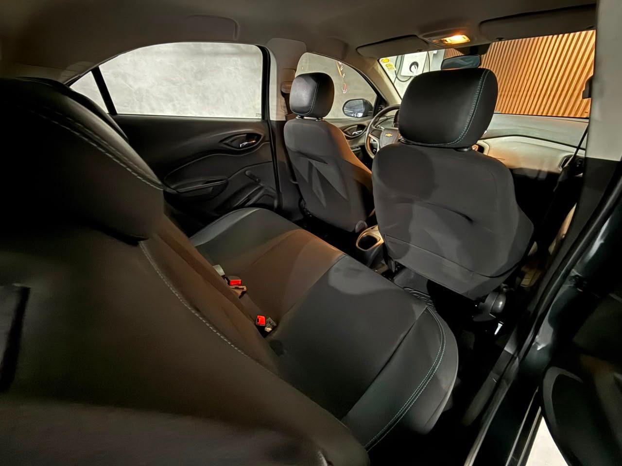 Foto numero 14 do veiculo Chevrolet Onix HATCH LT 1.4 8V FlexPower 5p Mec.  - Cinza - 2019/2019