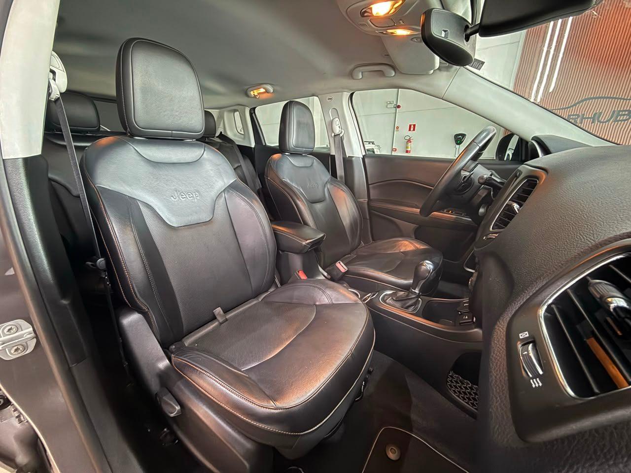Foto numero 15 do veiculo Jeep Compass LONGITUDE 2.0 4x2 Flex 16V Aut.  - Cinza - 2020/2020