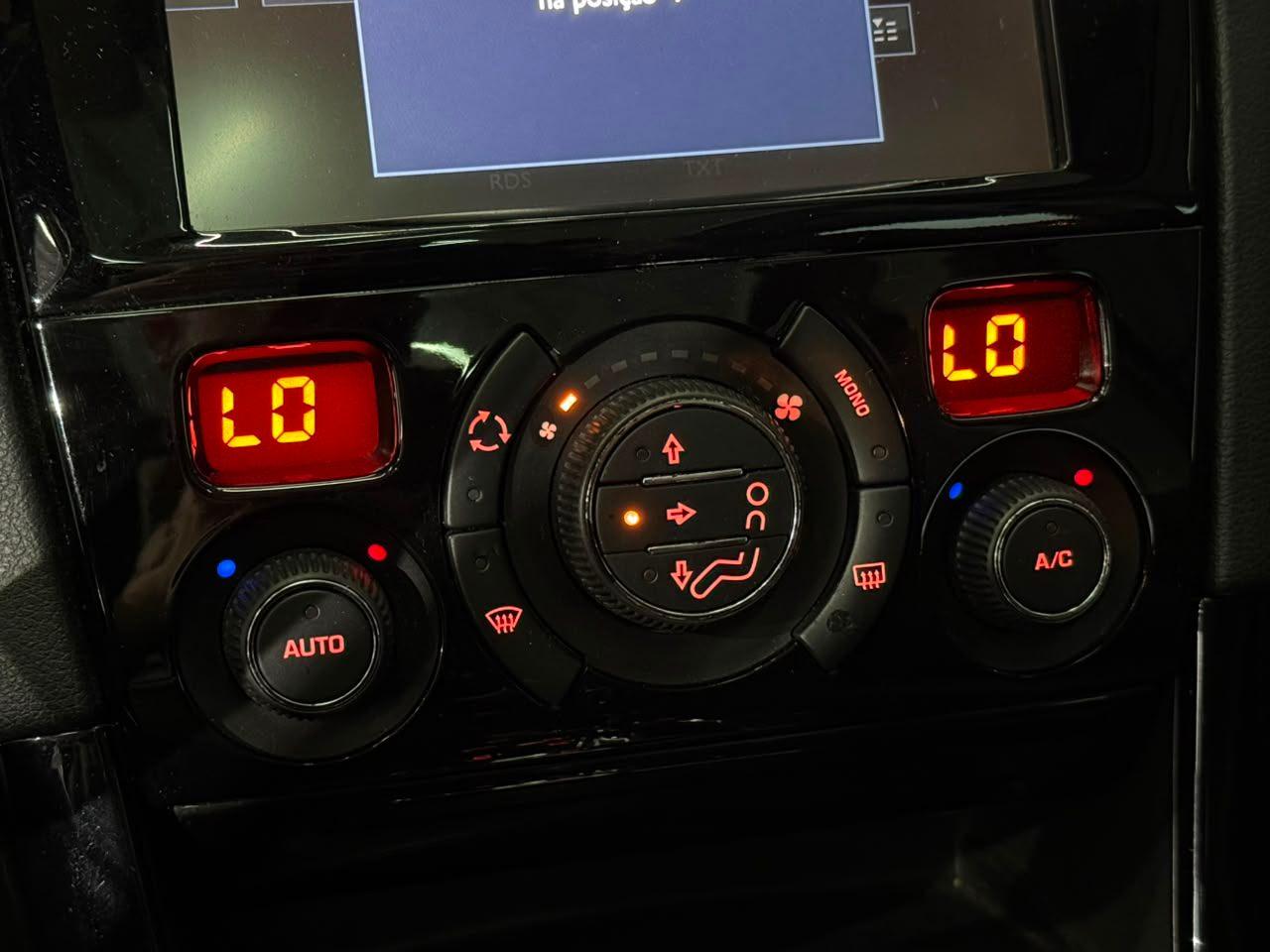 Foto numero 7 do veiculo Peugeot 308 Griffe 1.6 Turbo Flex 16V 5p Aut.  - Prata - 2016/2017