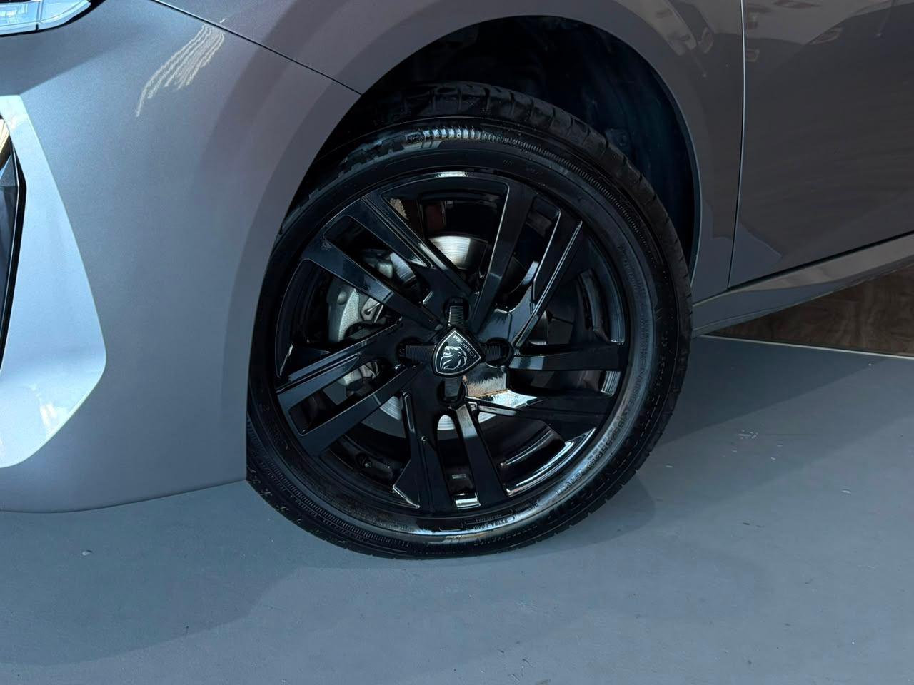 Foto numero 13 do veiculo Peugeot 208 Style /  MT - Cinza - 2024/2025