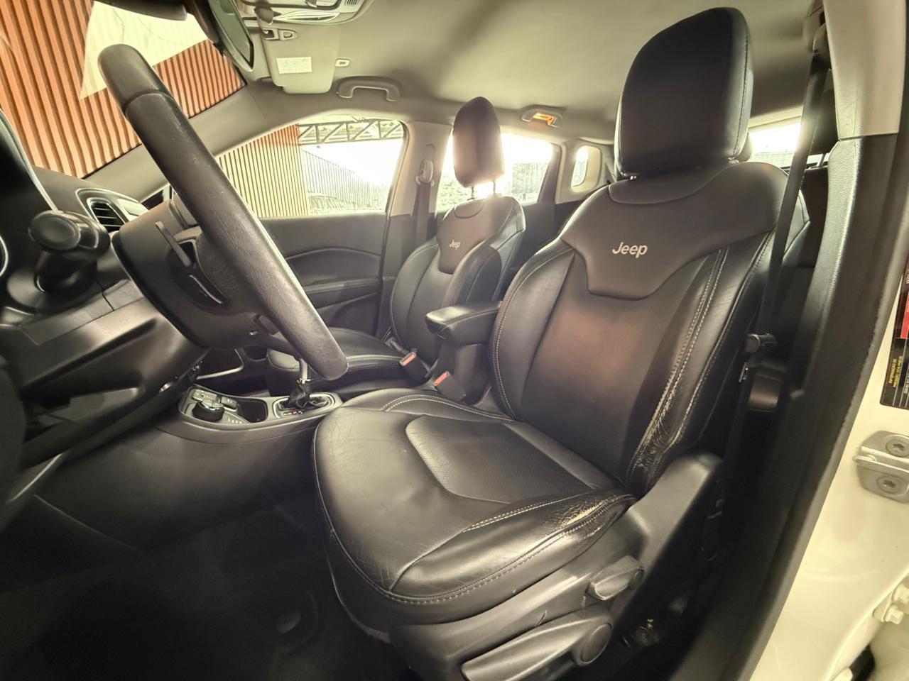 Foto numero 12 do veiculo Jeep Compass LONGITUDE 2.0 4x4 Dies. 16V Aut.  - Branca - 2017/2017