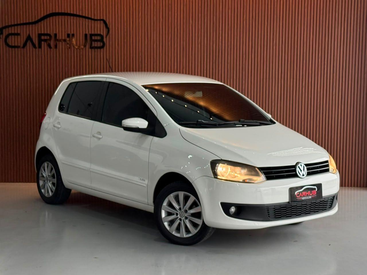 Foto numero 1 do veiculo Volkswagen Fox 1.0 Mi Total Flex 8V 5p  - Branca - 2013/2014