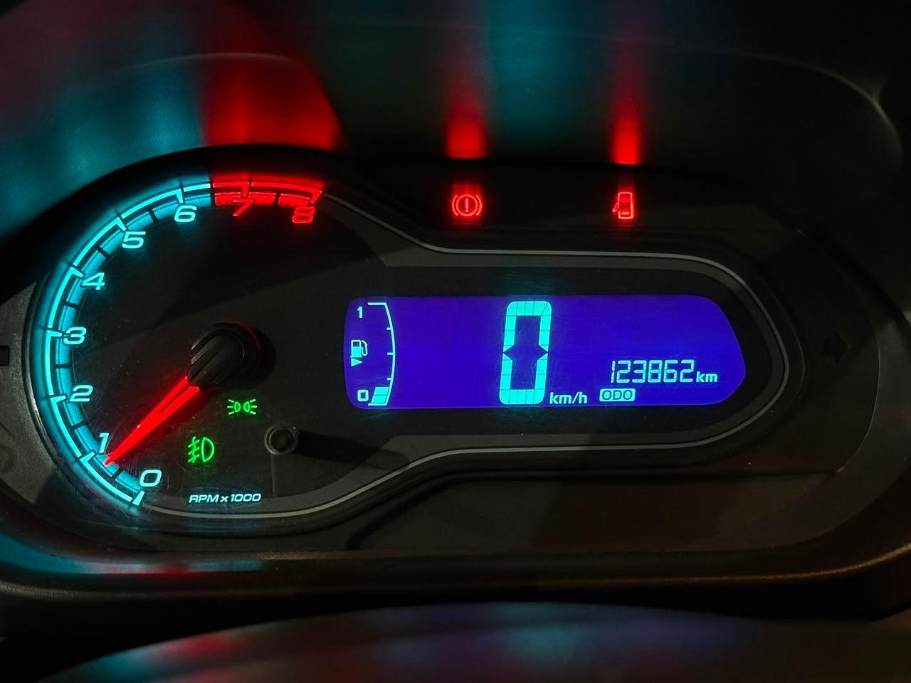 Foto numero 5 do veiculo Chevrolet Prisma Sed. LT 1.4 8V FlexPower 4p  - Prata - 2015/2015
