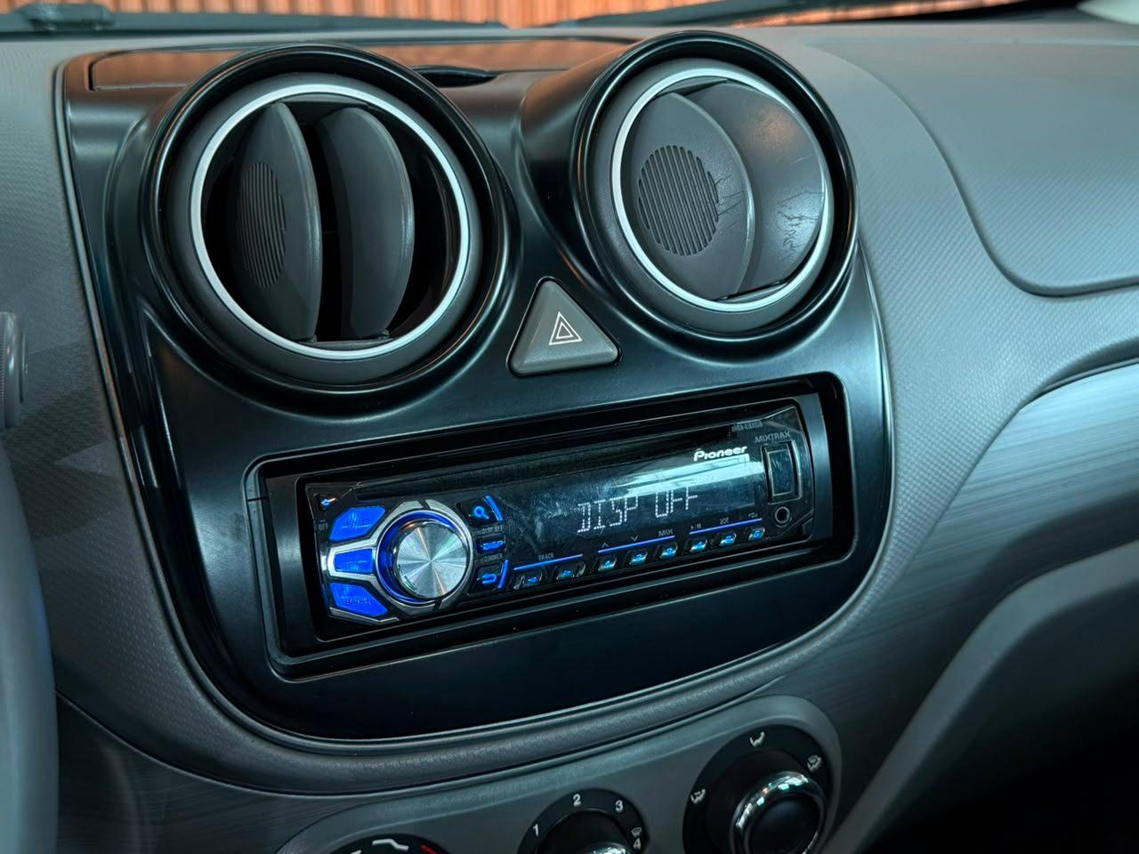 Foto numero 6 do veiculo Fiat Palio ATTRACTIV 1.0 - Vermelha - 2014/2015