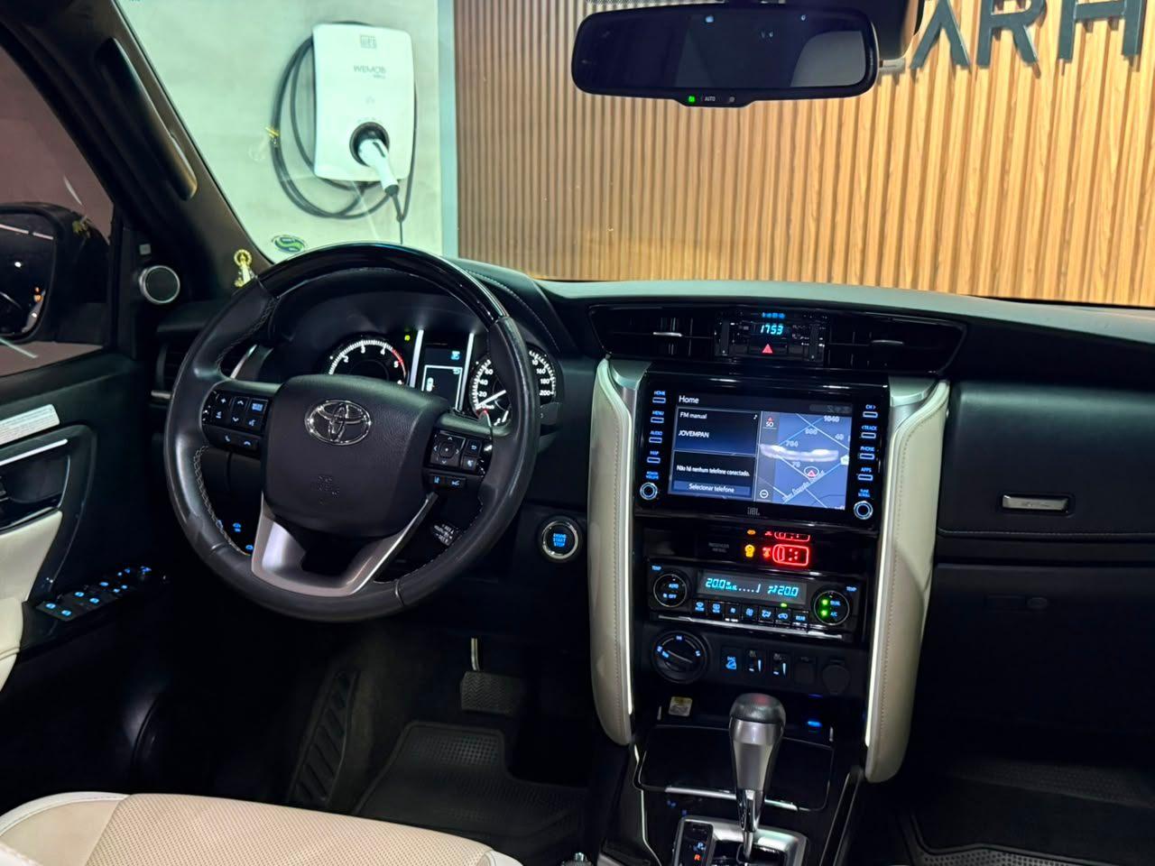 Foto numero 20 do veiculo Toyota Hilux SW4  - Branca - 2022/2022