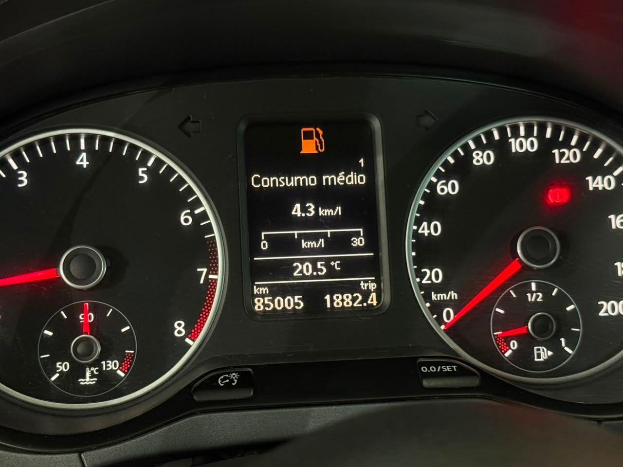 Foto numero 5 do veiculo Volkswagen Fox BLUEMOTION 1.0 Mi Total Flex 12V 5p - Preta - 2014/2014