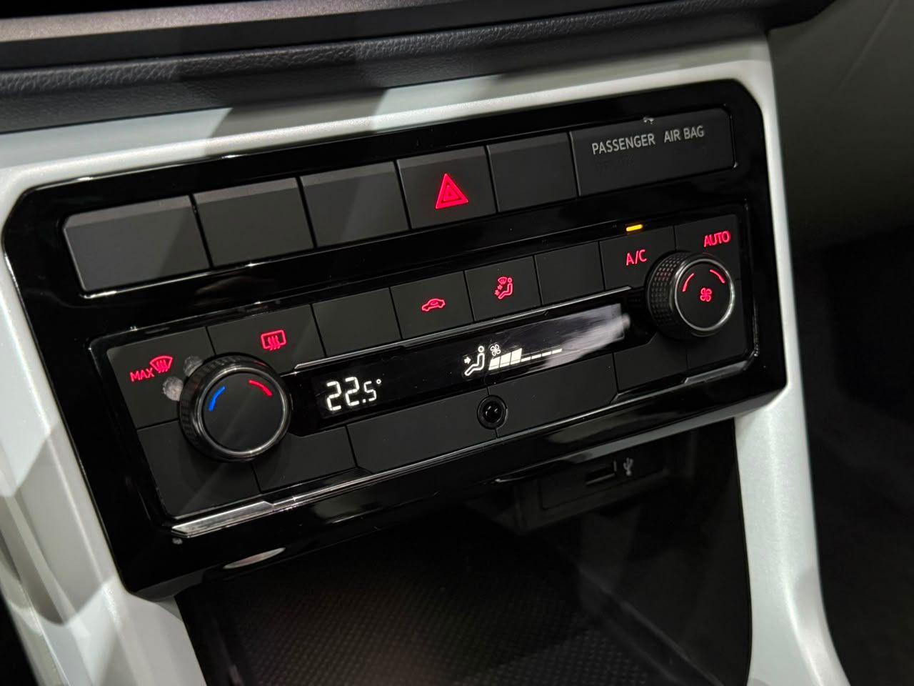 Foto numero 8 do veiculo Volkswagen T-Cross Hig. 250 TSI 1.4 Flex 16V 5p Aut  - Preta - 2020/2021