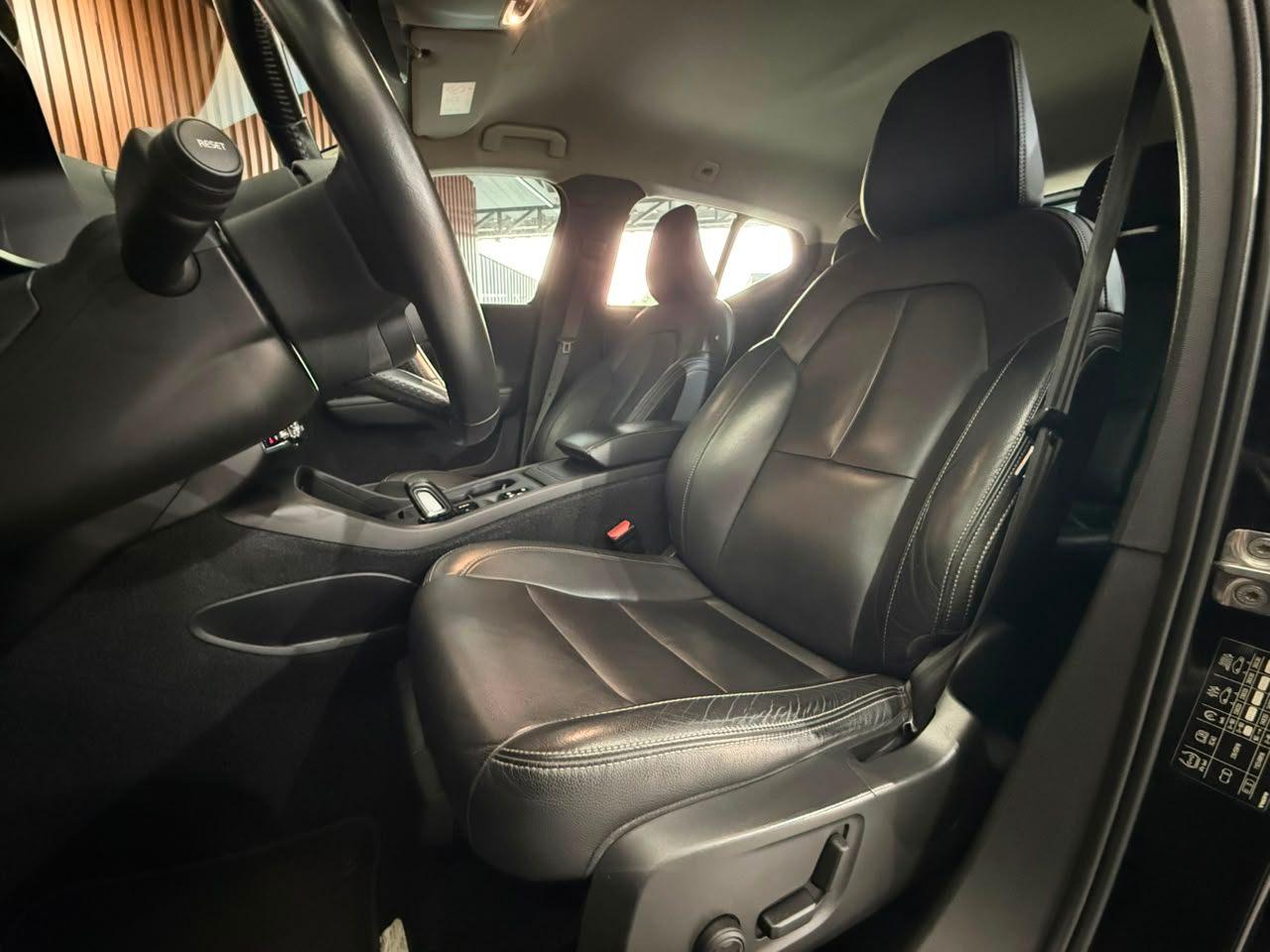 Foto numero 11 do veiculo Volvo XC40 T-4 2.0 190cv FWD  - Preta - 2018/2019