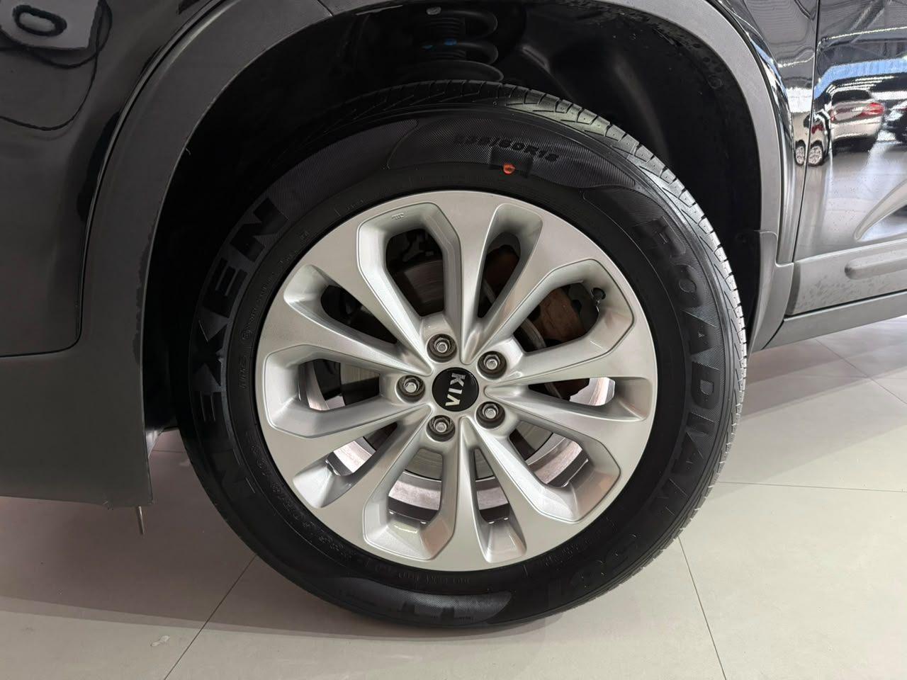Foto numero 15 do veiculo Kia Motors Sorento 2.4 16V 4x2 Aut.  - Preta - 2014/2015