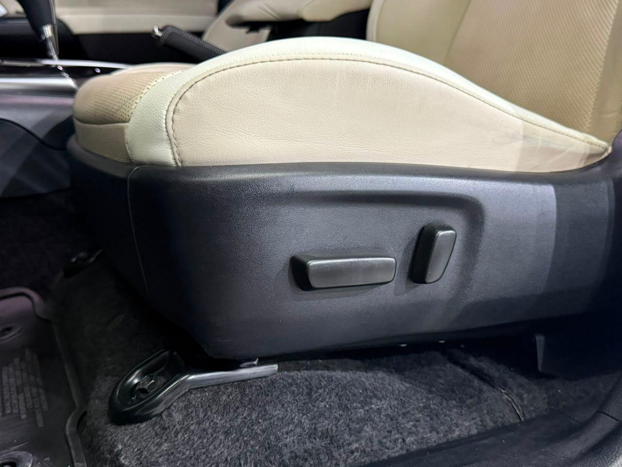Foto numero 13 do veiculo Toyota Hilux SW4  - Branca - 2022/2022