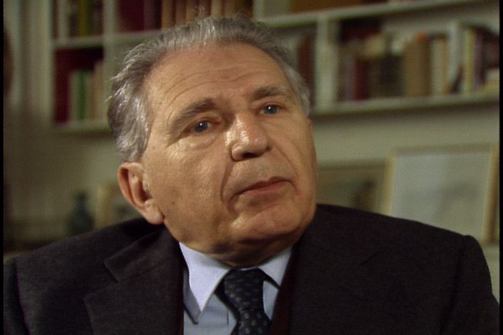 thumbnail of War and Peace in the Nuclear Age; Interview with Pierre M. Gallois, 1986