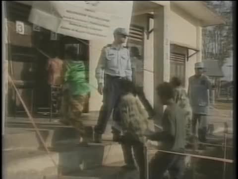 thumbnail of The NewsHour with Jim Lehrer