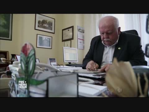 thumbnail of PBS NewsHour; August 4, 2015 6:00pm-7:01pm PDT