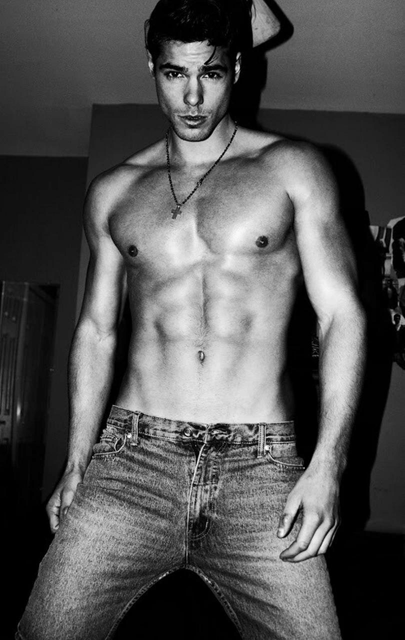 Throbbing Thirst Traps: Gay OnlyFans’ Hottest Bulges