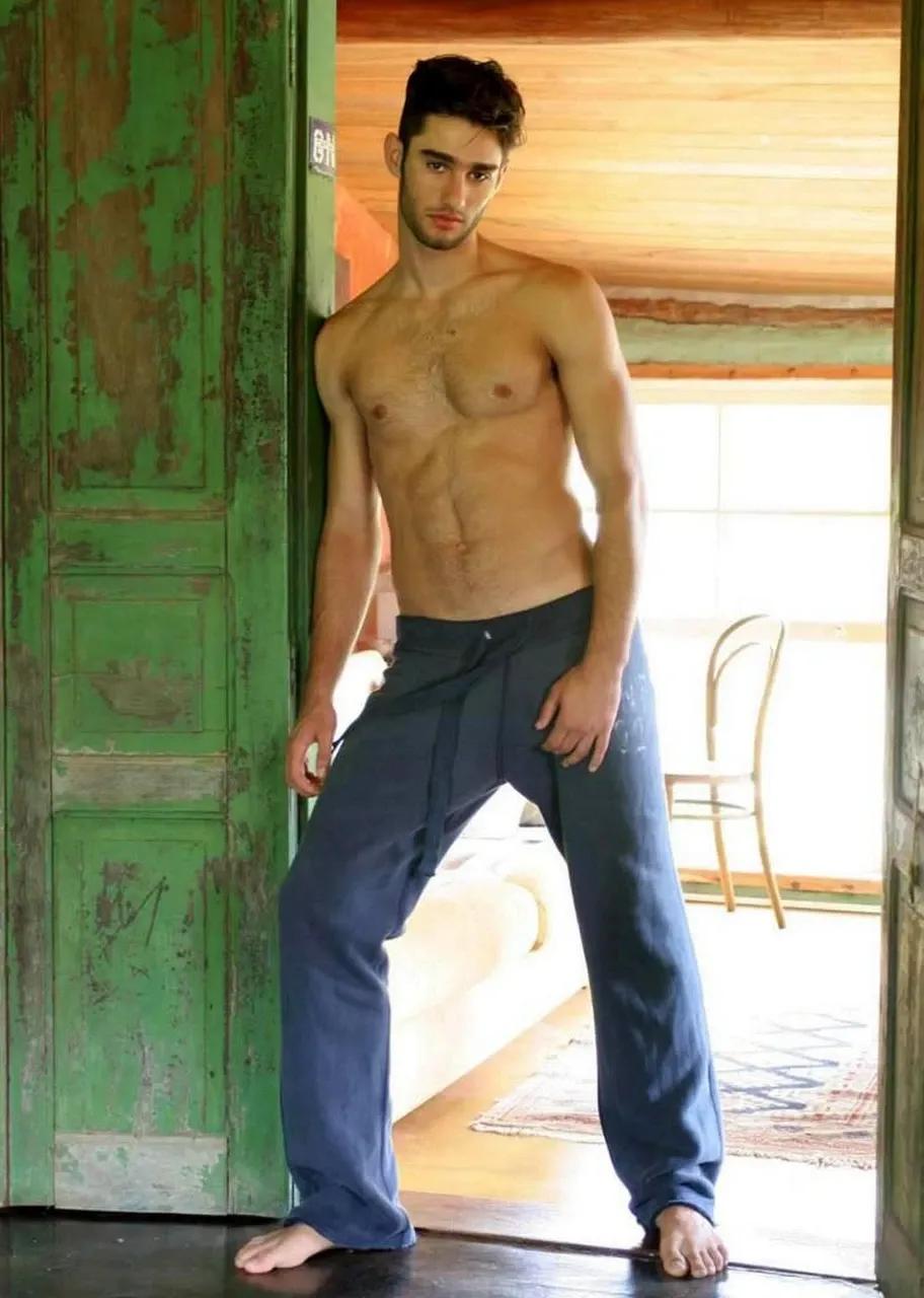 Throb & Show: Bulge-Boosting Briefs