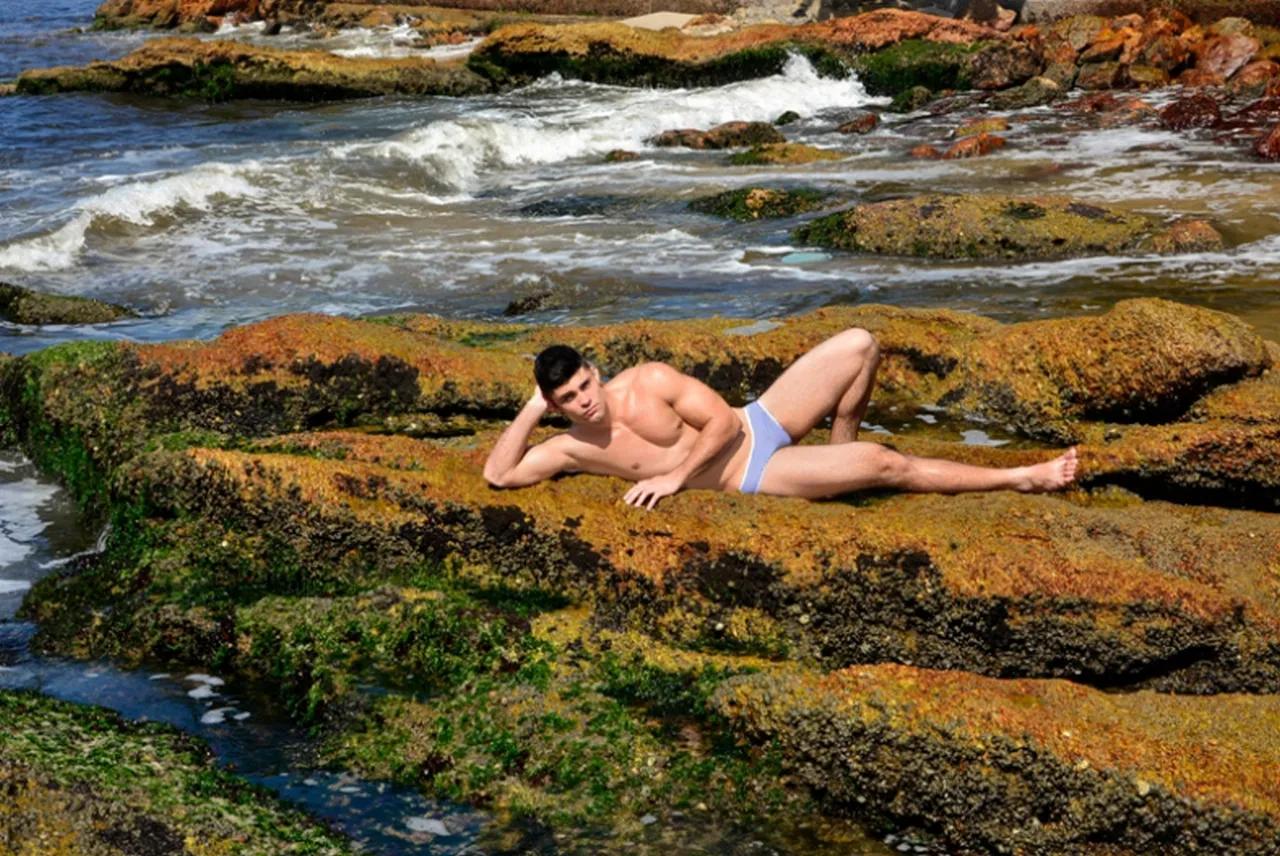 HD Bliss: Throbbing Bulges in Full View