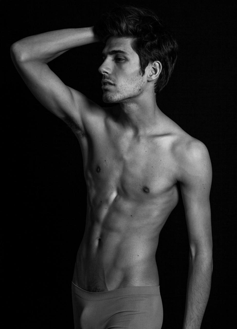 <strong>“Throbbing Thirst Traps: The Hottest Bulge Shots Unleashed”</strong> <em>(59 chars)</em>