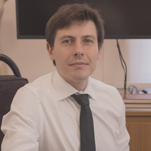 Dr. Fernando Amato