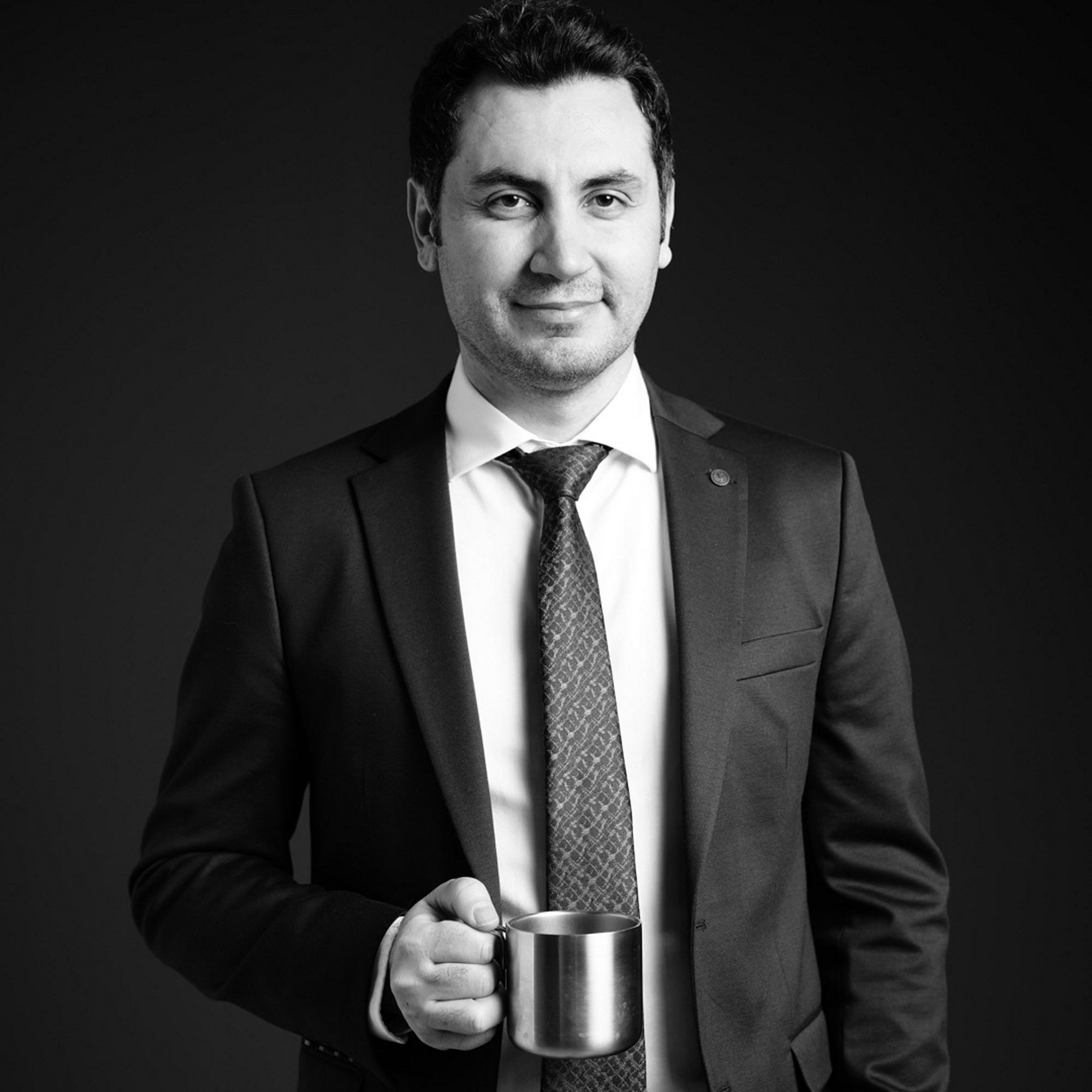 Dr. Kadri Akinci