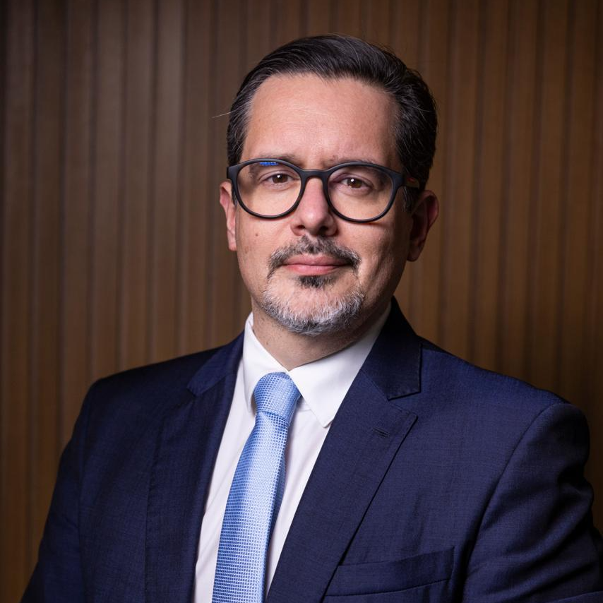 Dr. André Cervantes