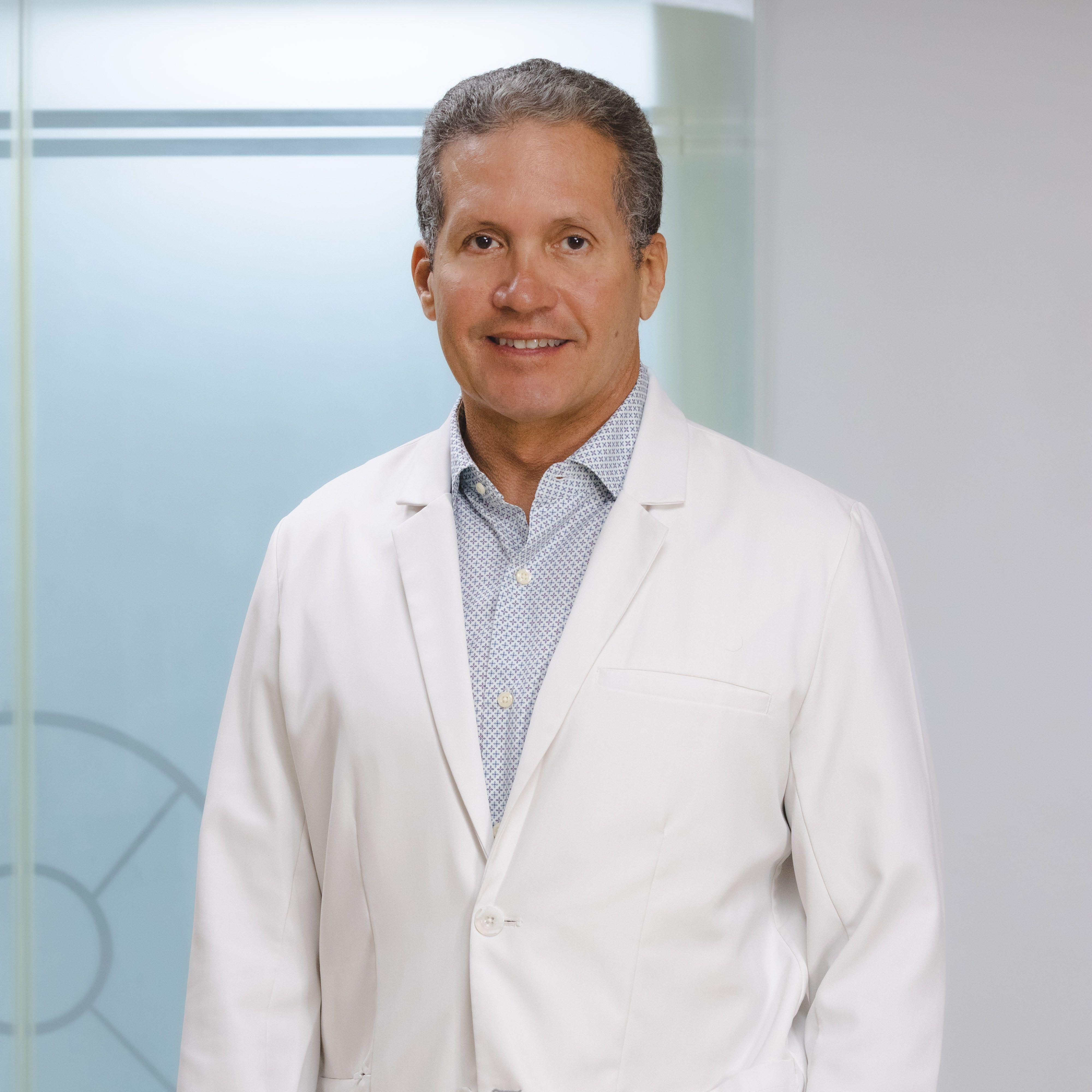 Dr. Roger Galindo Echeandia