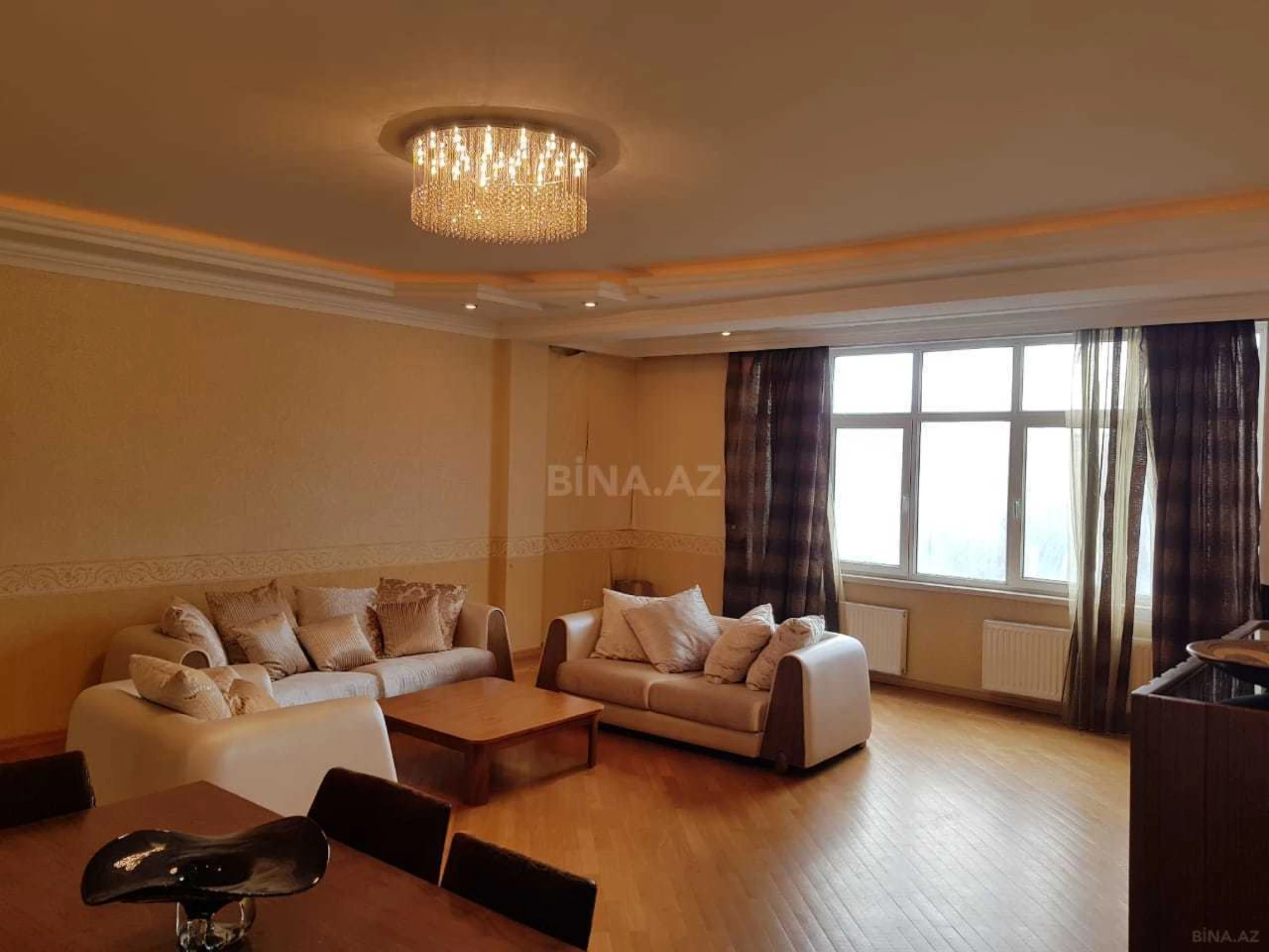 Satılır 3 otaqlı mənzil 136.2 m²