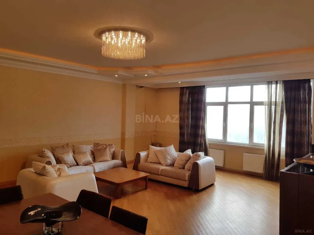 Satılır 3 otaqlı mənzil 136.2 m²