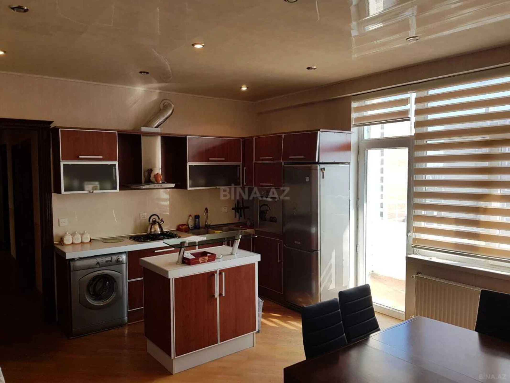 Satılır 3 otaqlı mənzil 136.2 m²