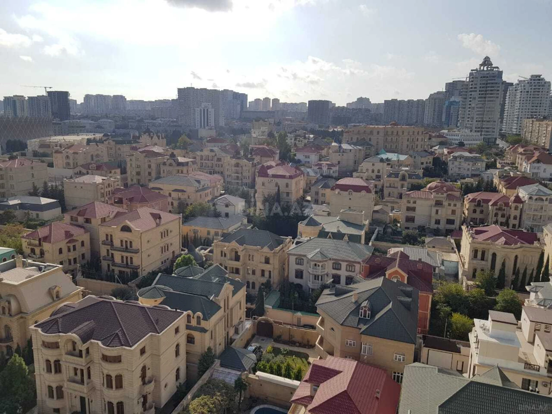 Satılır 3 otaqlı mənzil 136.2 m²