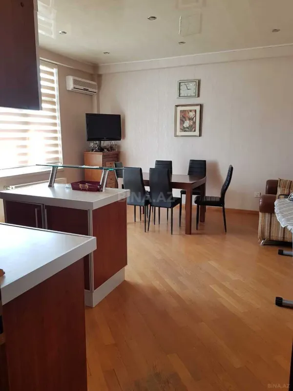 Satılır 3 otaqlı mənzil 136.2 m²