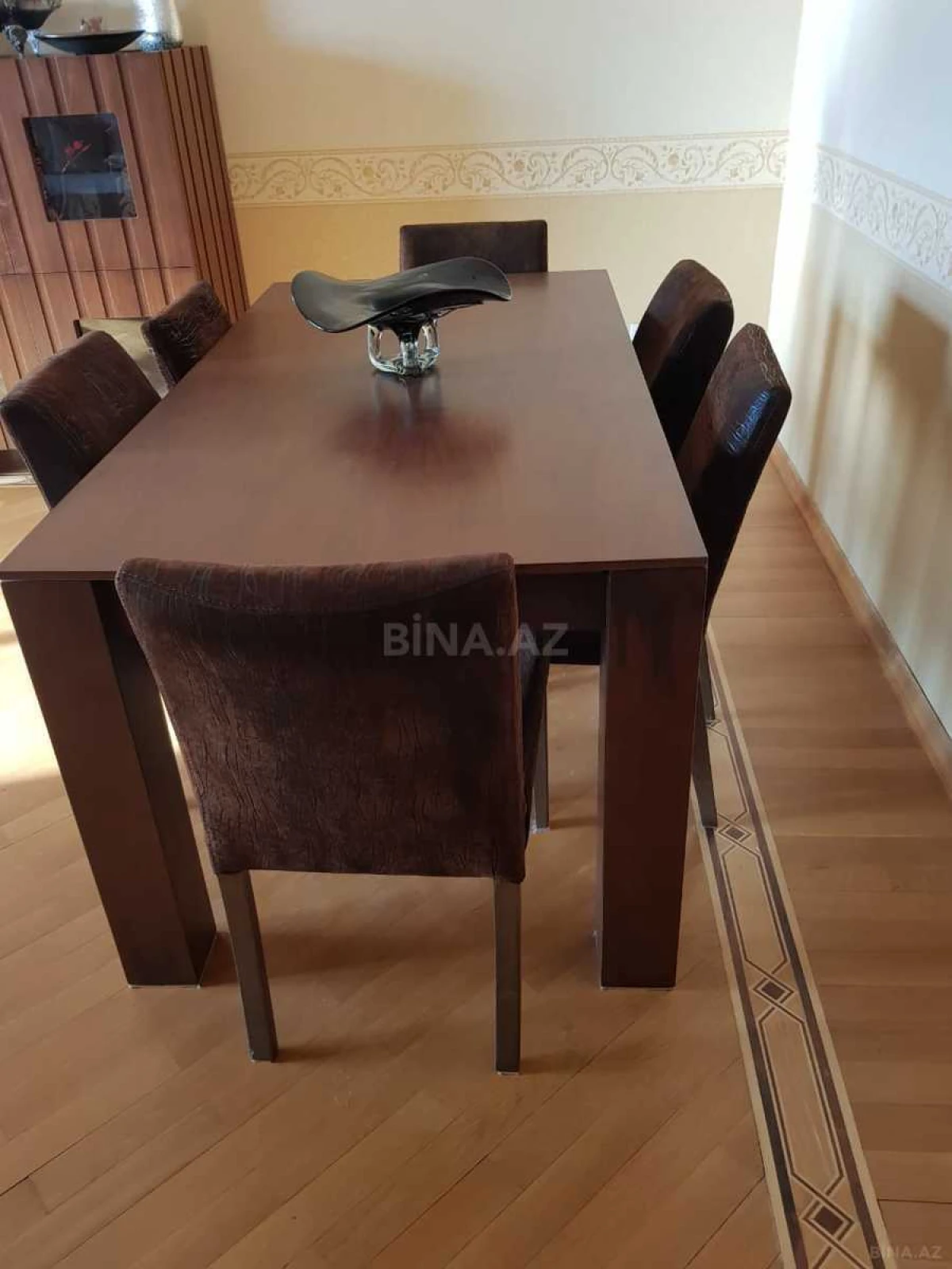 Satılır 3 otaqlı mənzil 136.2 m²