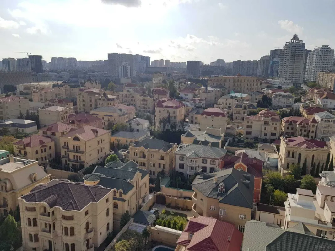 Satılır 3 otaqlı mənzil 136.2 m²