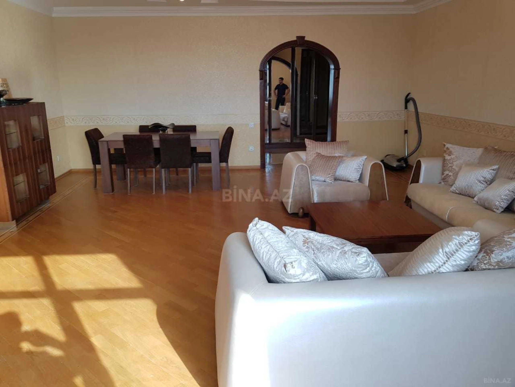 Satılır 3 otaqlı mənzil 136.2 m²