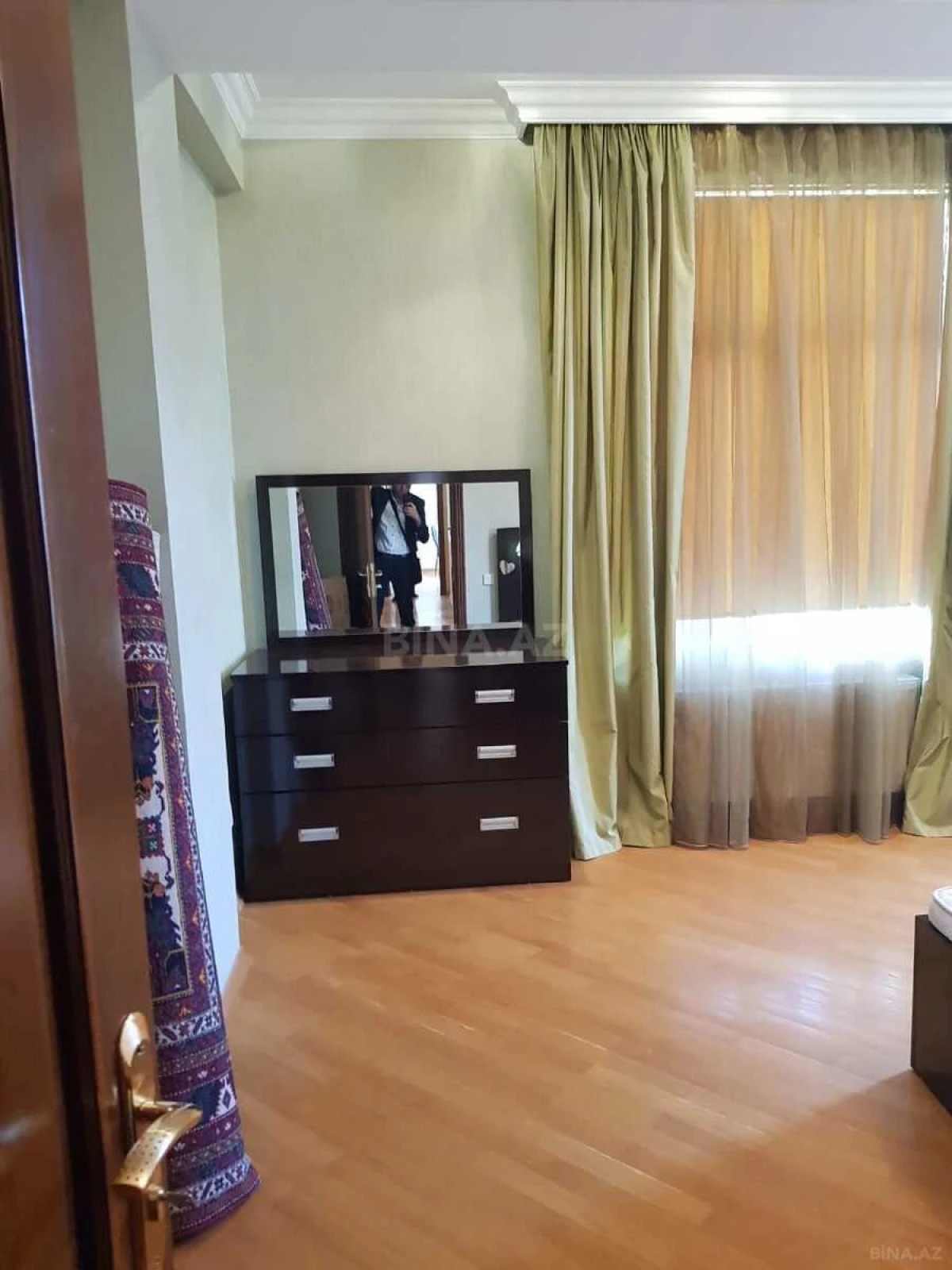 Satılır 3 otaqlı mənzil 136.2 m²