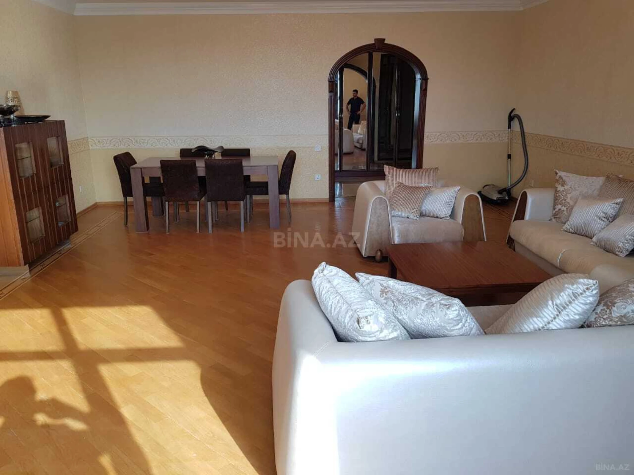 Satılır 3 otaqlı mənzil 136.2 m²