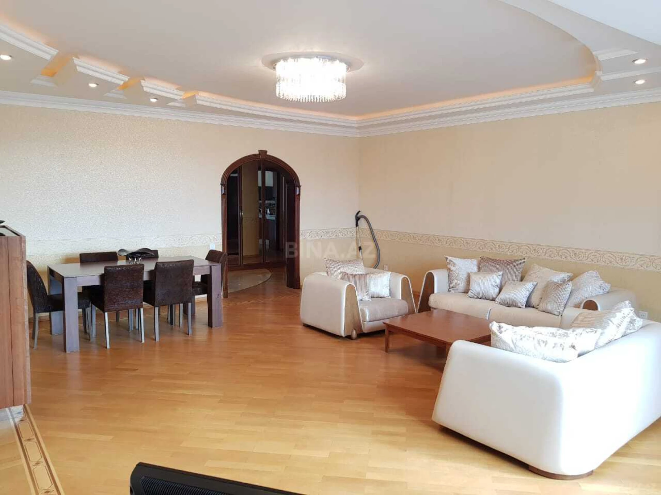 Satılır 3 otaqlı mənzil 136.2 m²