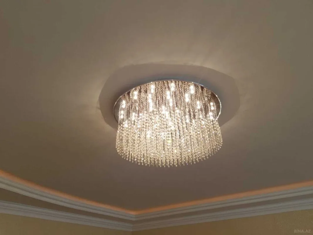 Satılır 3 otaqlı mənzil 136.2 m²