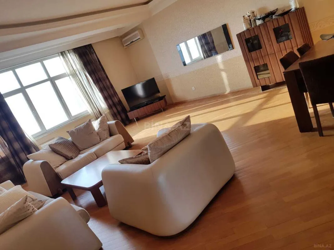 Satılır 3 otaqlı mənzil 136.2 m²